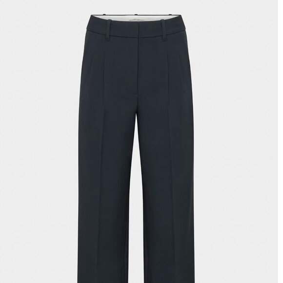 Aritzia The Effortless Pant in Navy - Picture 1 of 6
